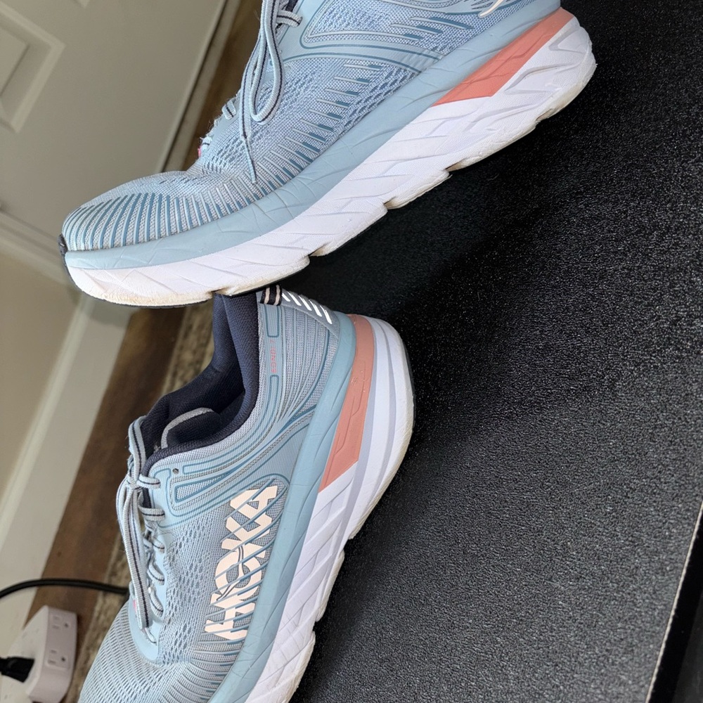 Hoka Bondi 7 Athletic Shoes with Breathable Design
